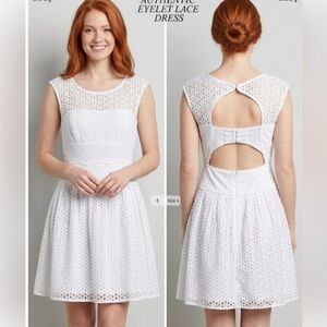 BCBG Max Azria Elvita White
Perforated Open Back Dress Size 8